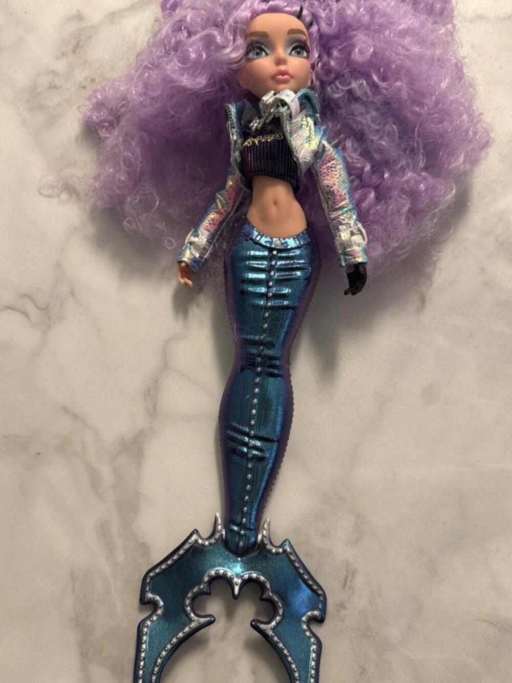 Mermaze Mermaidz Riviera Mermaid Doll Figure Purple Curly Hair Color Changing